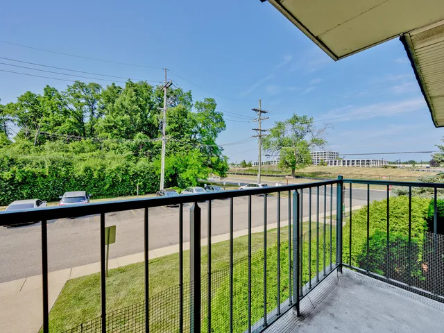 $2,300 | 3849 North Parkway Drive, Unit 2A, Northbrook, IL 60062