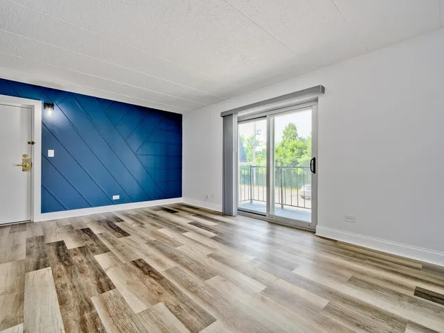 $2,300 | 3849 North Parkway Drive, Unit 2A, Northbrook, IL 60062