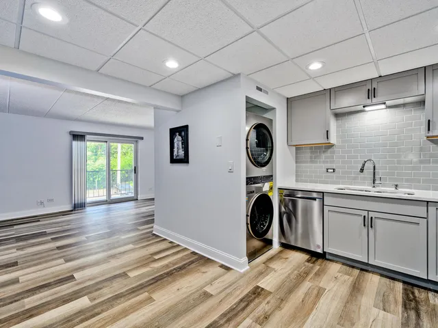 $2,300 | 3849 North Parkway Drive, Unit 2A, Northbrook, IL 60062