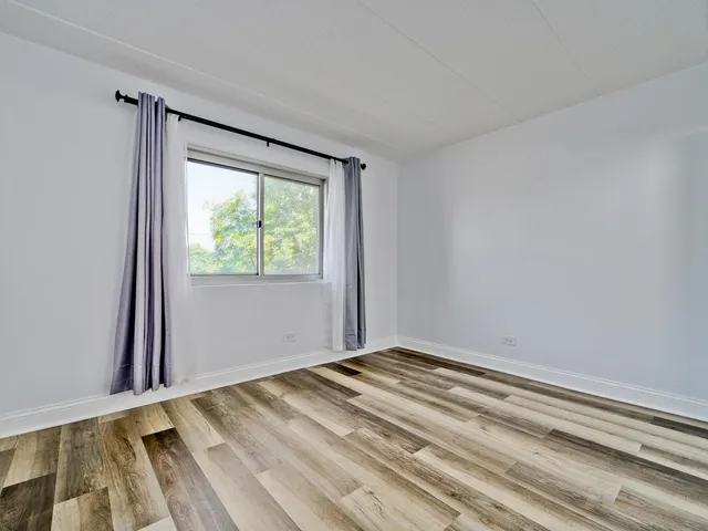 $2,300 | 3849 North Parkway Drive, Unit 2A, Northbrook, IL 60062