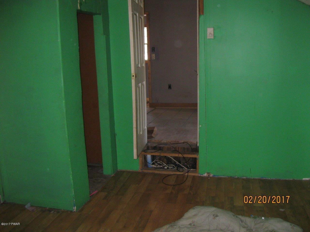 237 Rowland Road Greeley, PA 18425 - Photo 9 of 13 9-interior