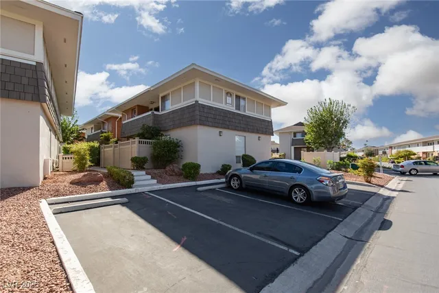 $1,295 | 753 Oakmont Avenue, Unit 801, Las Vegas, NV 89109