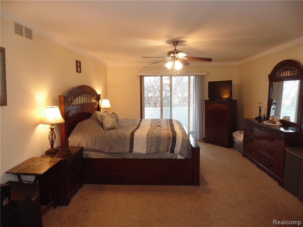 3909 Terrybrook Road West Bloomfield, MI 48322 - Photo 21 of 32 DSC03274.JPG