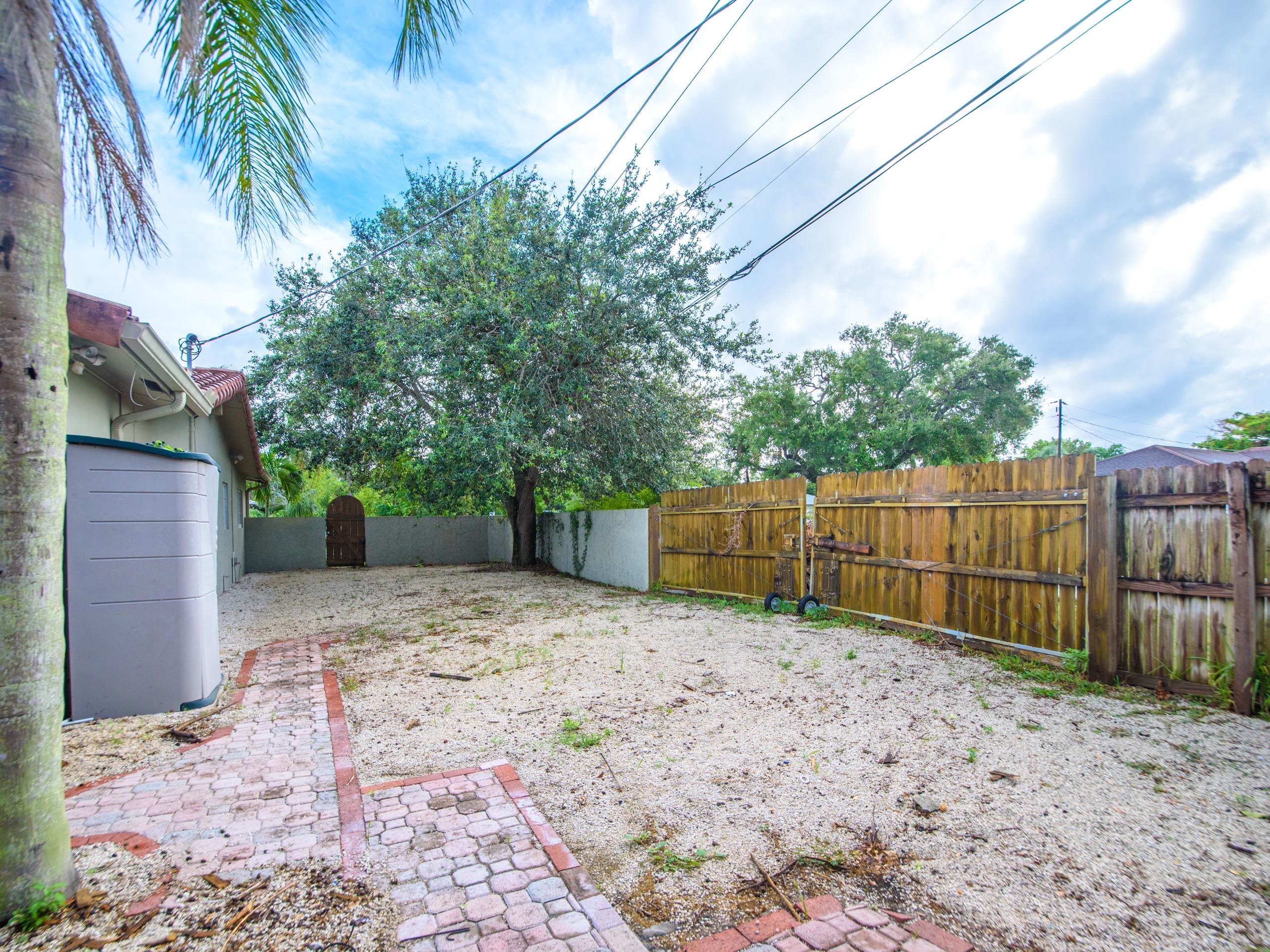 961 Northwest 7th Street Boca Raton, FL 33486 - Photo 15 of 17 15 Side Area