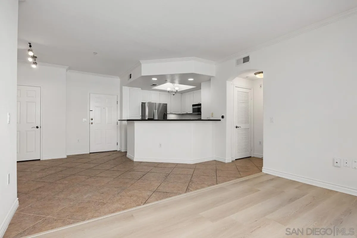 9263 Regents Road, Unit B108 La Jolla, CA 92037 - Photo 7 of 48