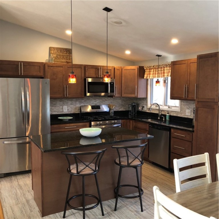 70 Mohawk Street Cumberland, RI 02864 - Photo 7 of 40