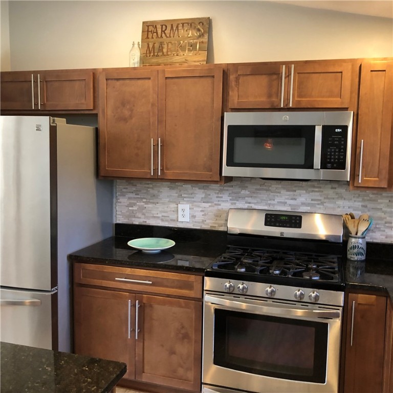 70 Mohawk Street Cumberland, RI 02864 - Photo 9 of 40