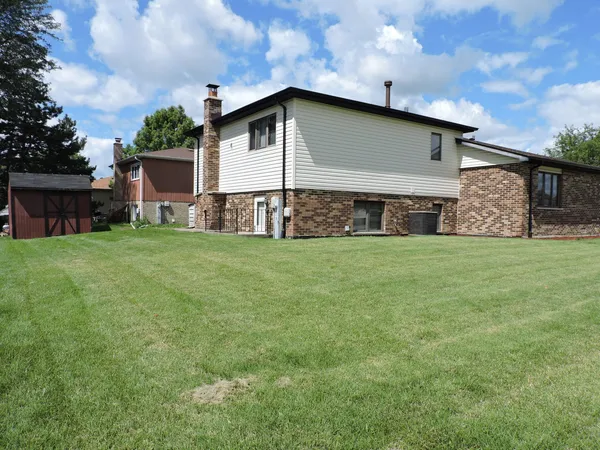 $344,900 | 6931 Coachwood Trail, Tinley Park, IL 60477