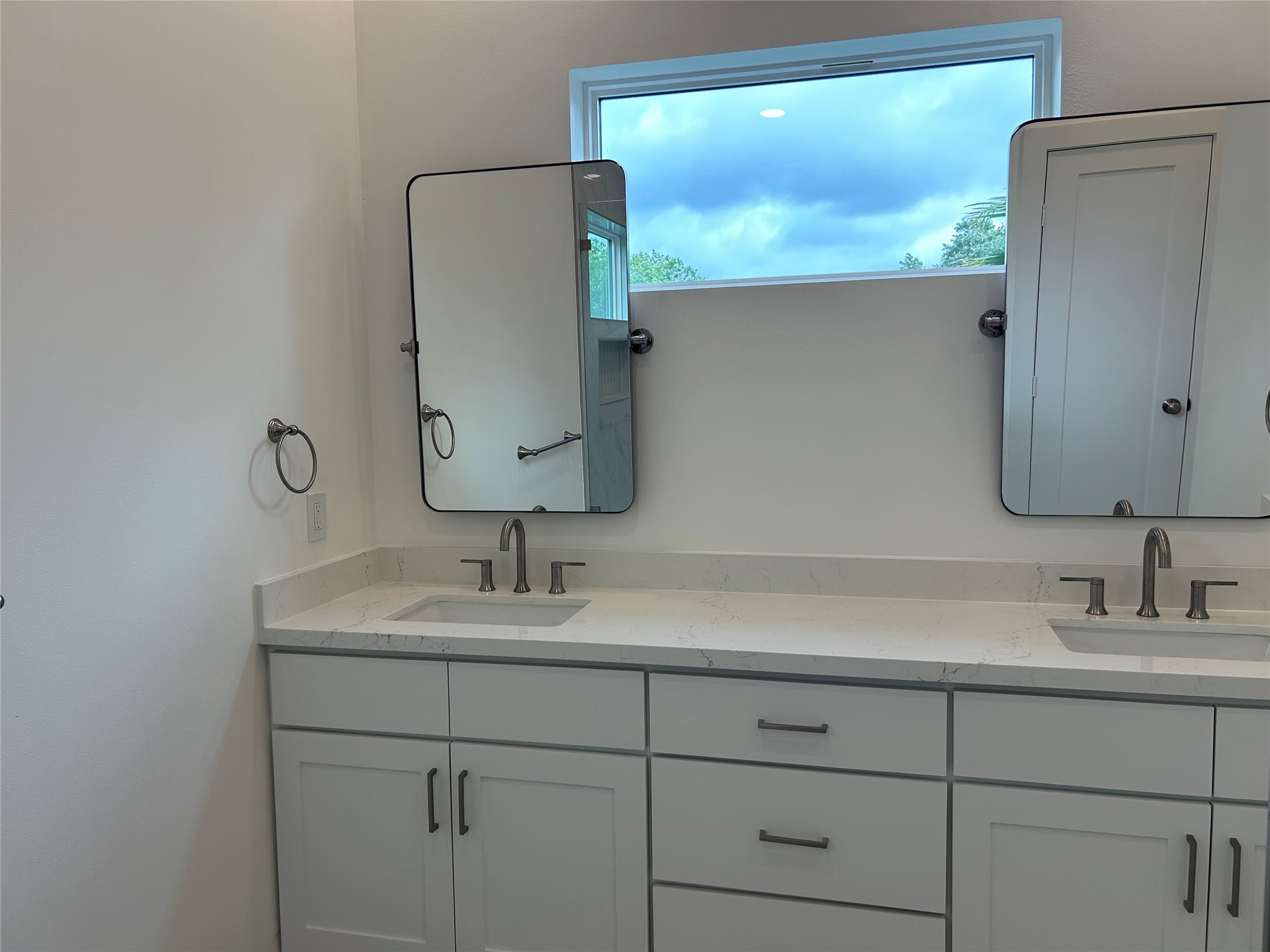 922 Elm Road Clear Lake Shores, TX 77565 - Photo 12 of 22 Primary bath