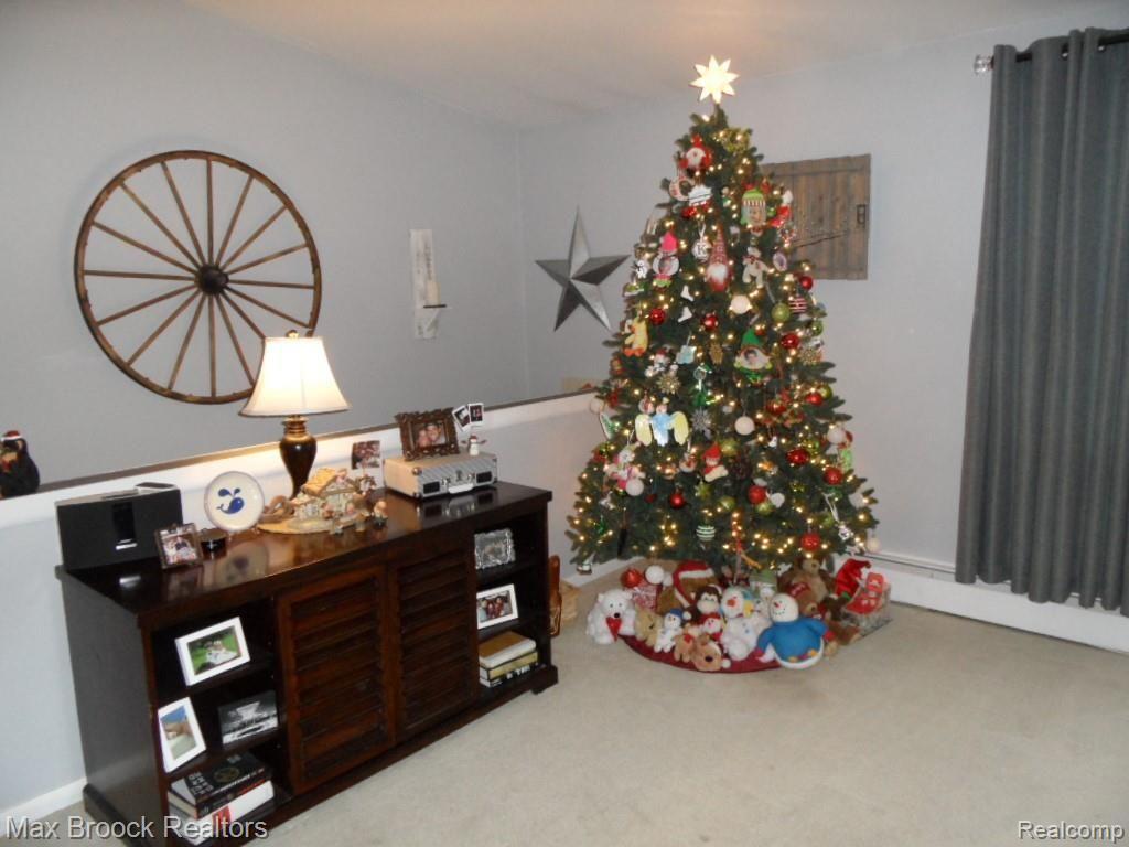 2831 Harrington Road Rochester Hills, MI 48307 - Photo 3 of 24