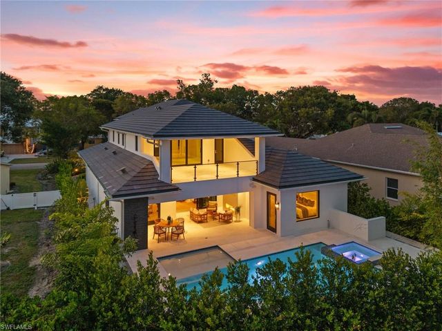 $4,948,000 | 1120 10th Avenue North, Naples, FL 34102