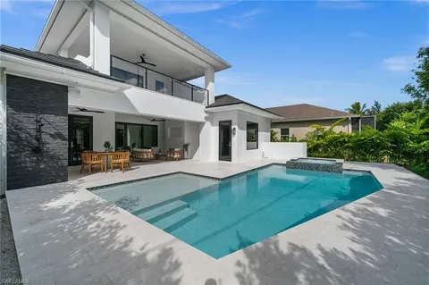 $4,948,000 | 1120 10th Avenue North, Naples, FL 34102