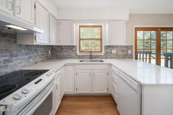 $449,999 | 5 Norland Court, Wilton, NY 12866