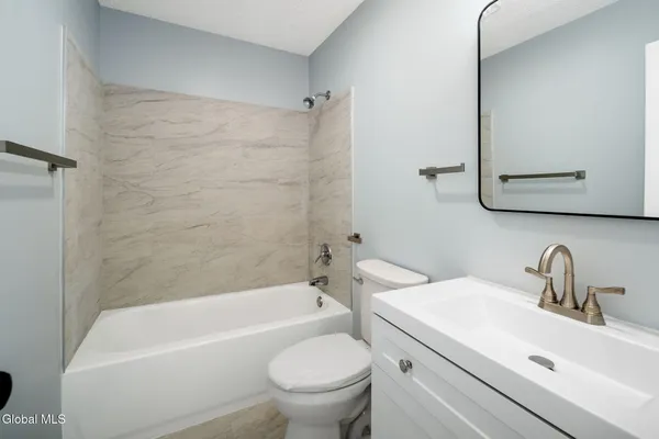 $449,999 | 5 Norland Court, Wilton, NY 12866