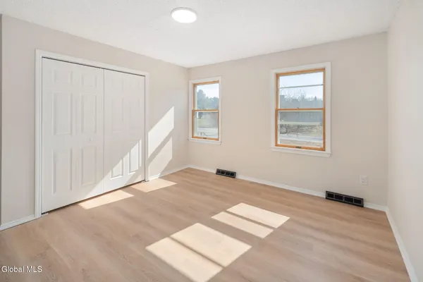 $449,999 | 5 Norland Court, Wilton, NY 12866