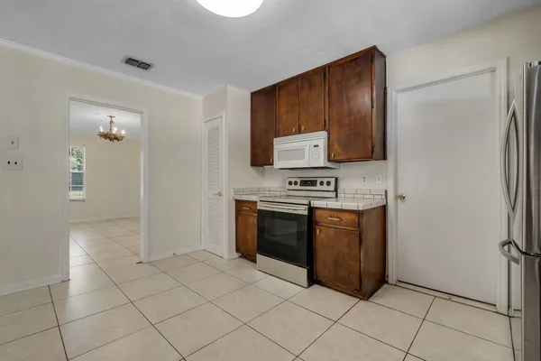 $3,000 | 2613 Killarney Way, Tallahassee, FL 32309