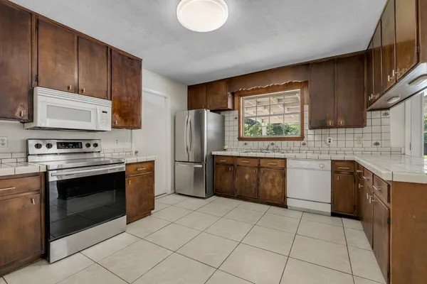 $3,200 | 2613 Killarney Way, Tallahassee, FL 32309