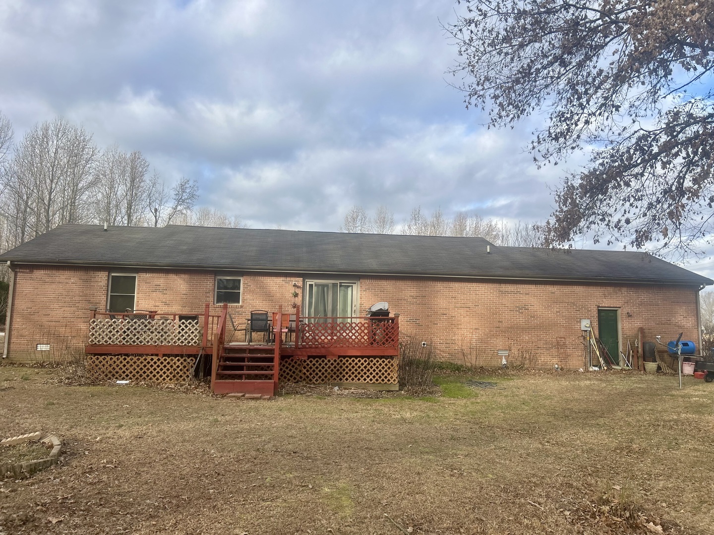 6 Carriage Lane Metropolis, IL 62960 - Photo 12 of 35 a backyard of a house with table and chairs