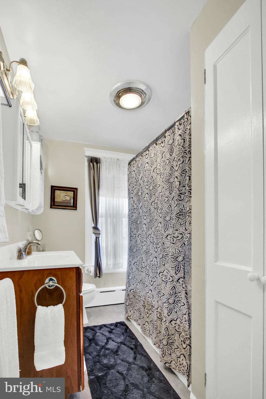 103 Lyndhurst Road York, PA 17402 - Photo 22 of 27 Full Bath