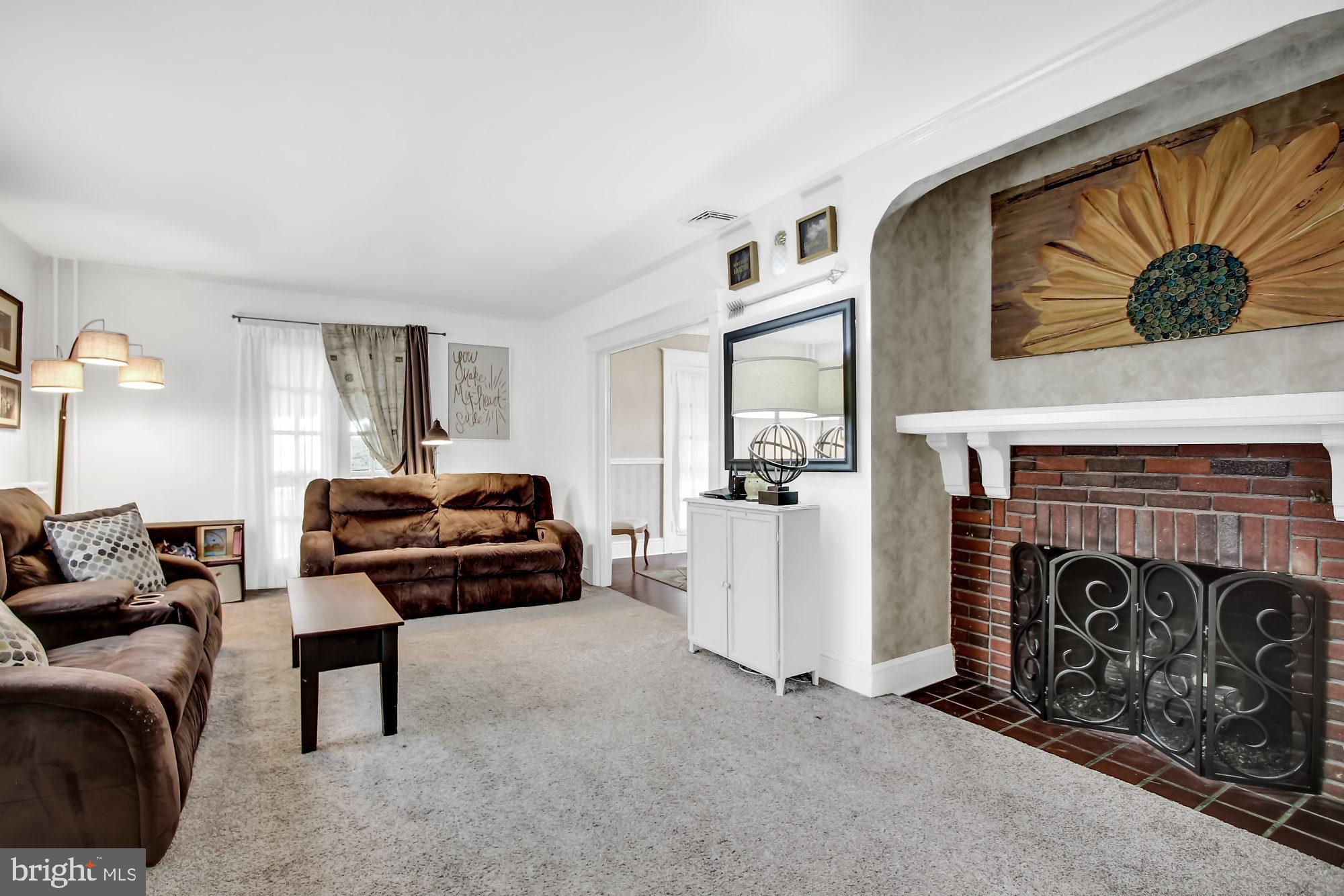 103 Lyndhurst Road York, PA 17402 - Photo 5 of 27 Fireplace