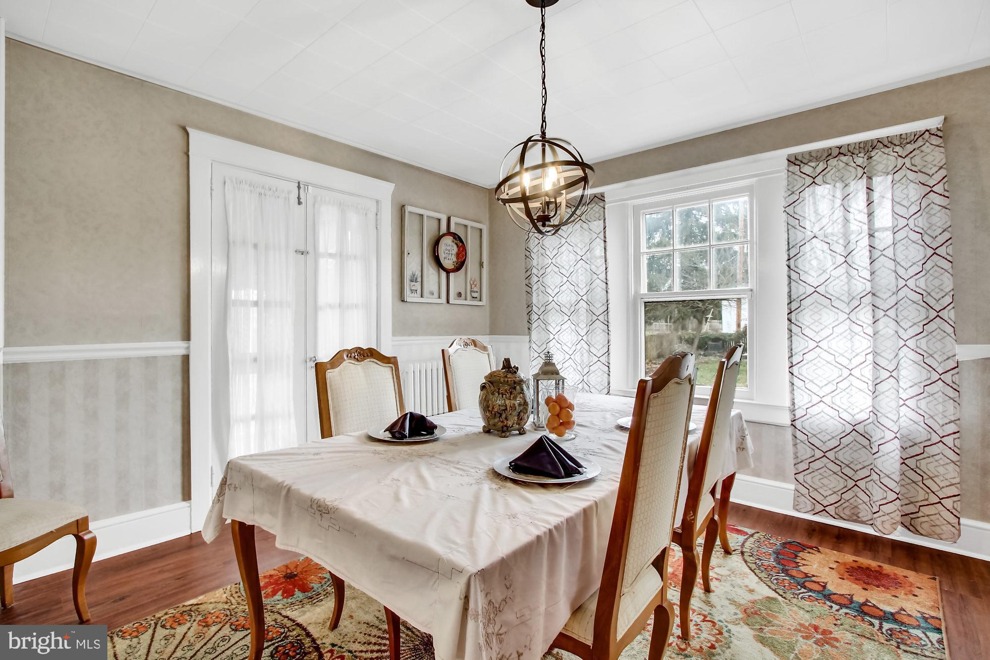 103 Lyndhurst Road York, PA 17402 - Photo 7 of 27 Tons of Natural Light