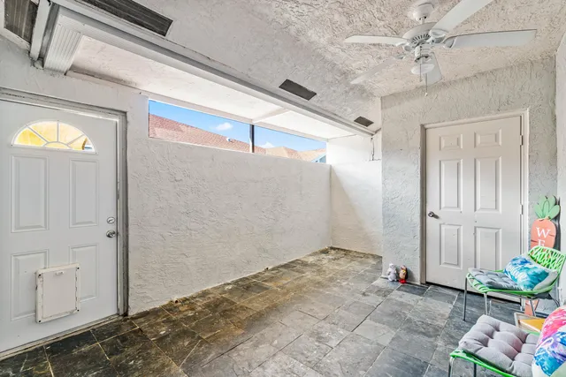 a view of livingroom with furniture