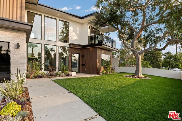 Ron Wynn, Real Estate Agent Compass