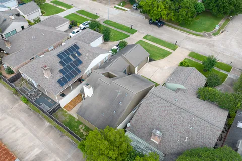 $419,000 | 2218 Ashford Hollow Lane, Houston, TX 77077