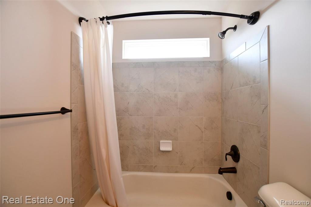 3087 Curtis Road Wixom, MI 48393 - Photo 25 of 36