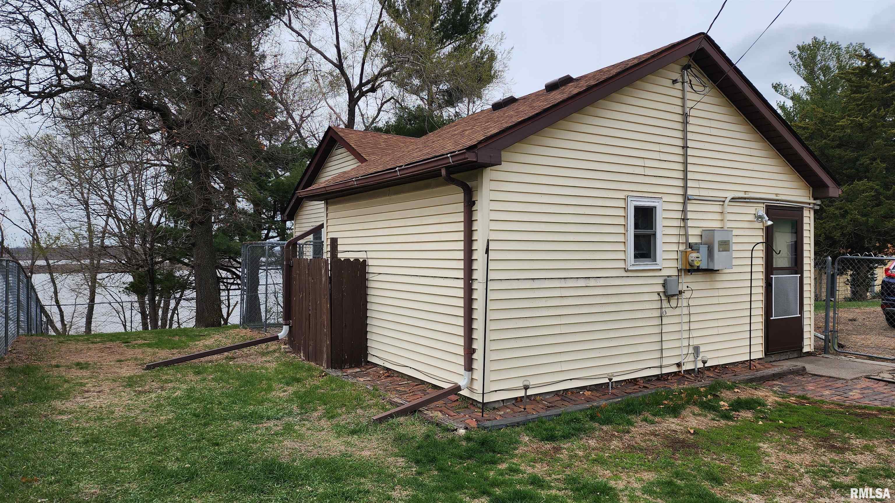 928 Cottage Road New Boston, IL 61272 - Photo 1 of 16 Gallery Image 1