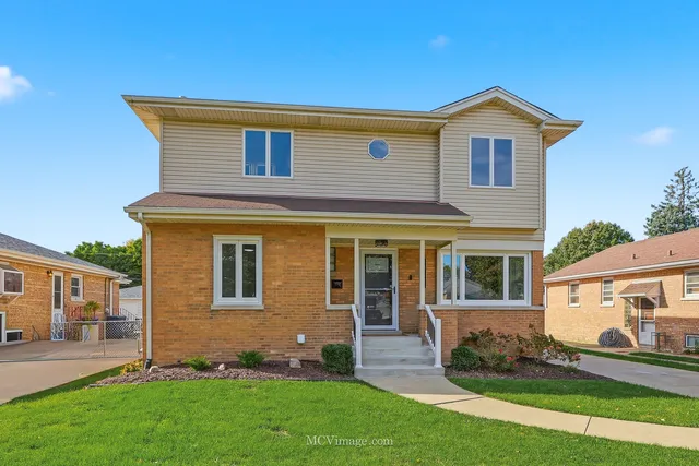 $599,900 | 10132 South Turner Avenue, Evergreen Park, IL 60805