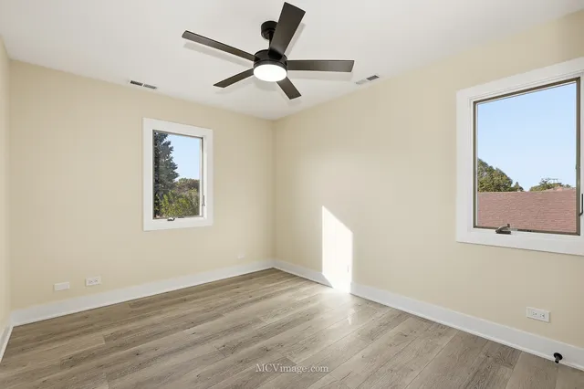 $599,900 | 10132 South Turner Avenue, Evergreen Park, IL 60805