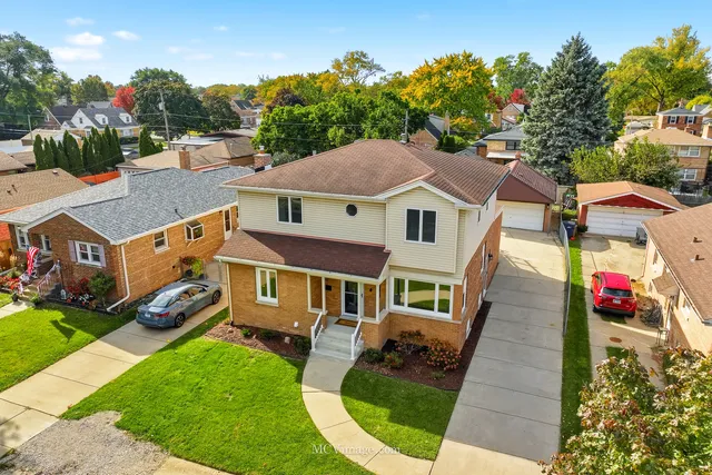 $599,900 | 10132 South Turner Avenue, Evergreen Park, IL 60805