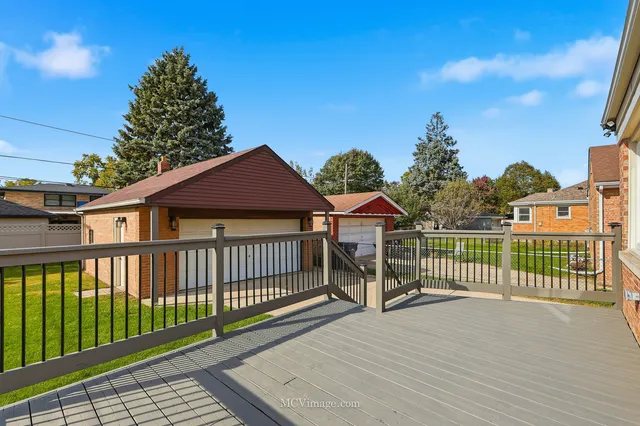 $599,900 | 10132 South Turner Avenue, Evergreen Park, IL 60805