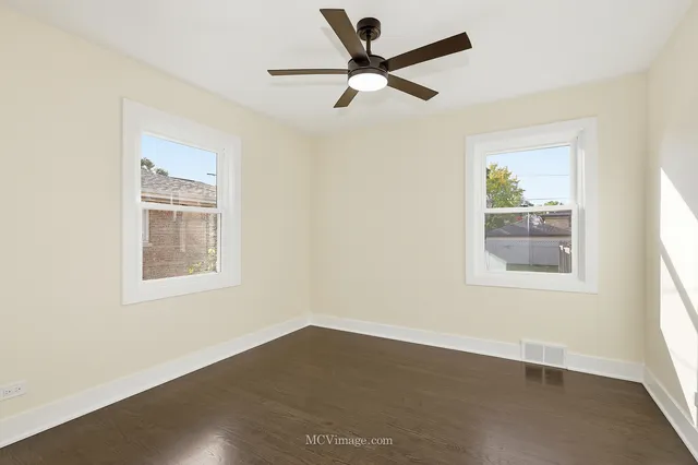 $599,900 | 10132 South Turner Avenue, Evergreen Park, IL 60805