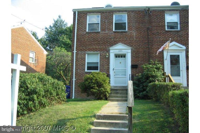 Nicely updated all brick townhome