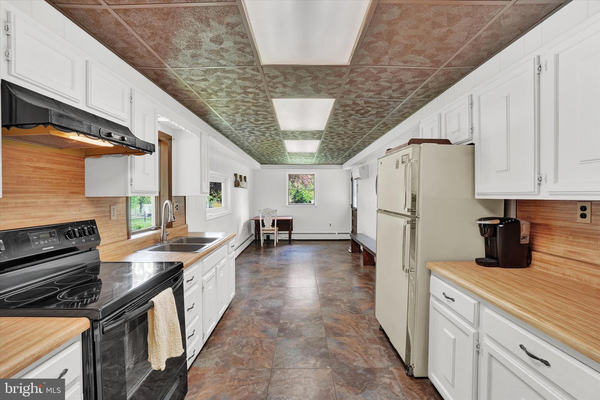 695 Copenhaffer Road York, PA 17404 - Photo 15 of 27 Eat-in Kitchen