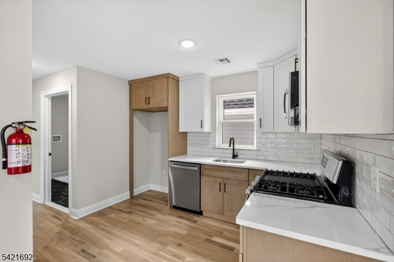 455 Fulton Street, Unit 2 Elizabeth Port, NJ 07206 - Photo 4 of 36