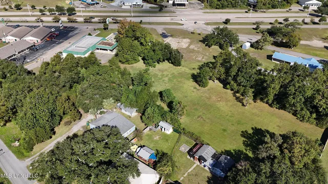 $995,000 | 502 Highway 90, Bay St. Louis, MS 39520
