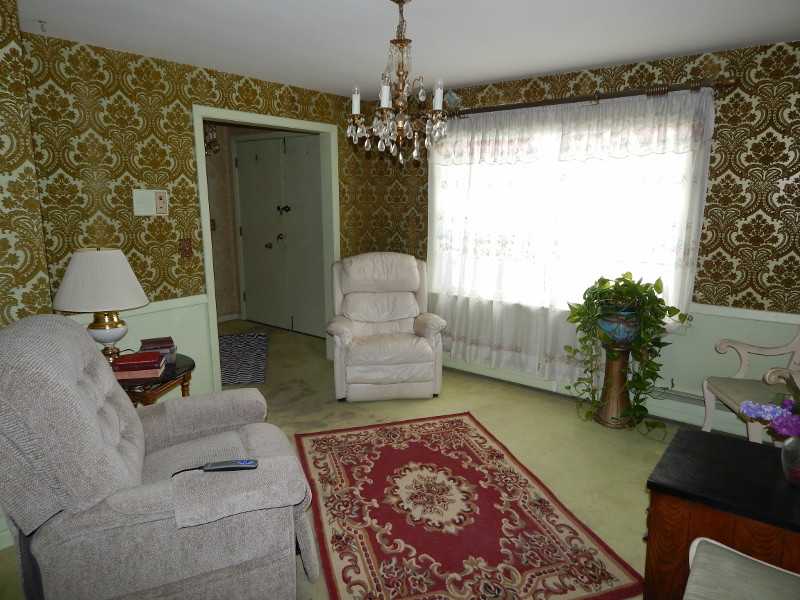 32 West Hamden Road Cranston, RI 02920 - Photo 2 of 11 Living Room.