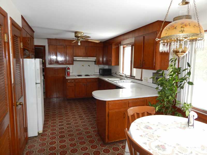 32 West Hamden Road Cranston, RI 02920 - Photo 6 of 11 Kitchen.