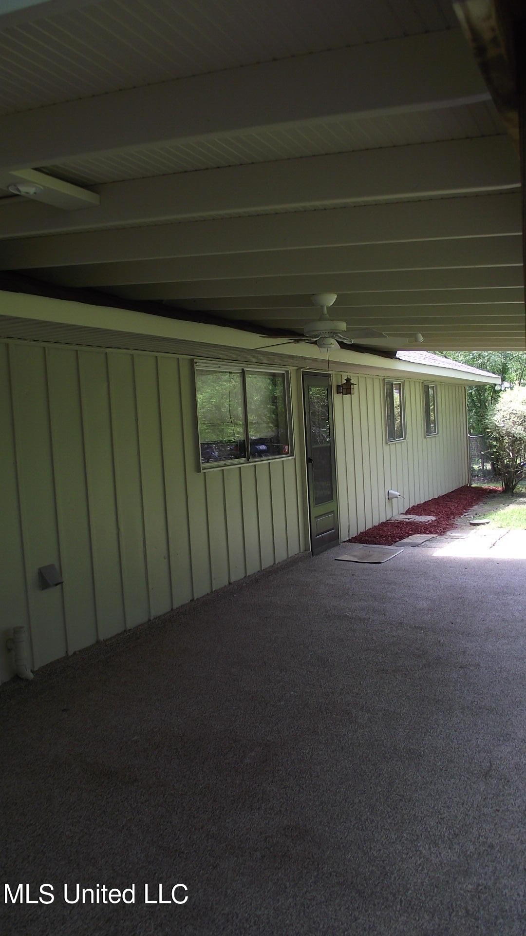 613 Ralde Circle Ridgeland, MS 39157 - Photo 4 of 26 613 Ralde Circle Spring 2022 pics Ad Cov