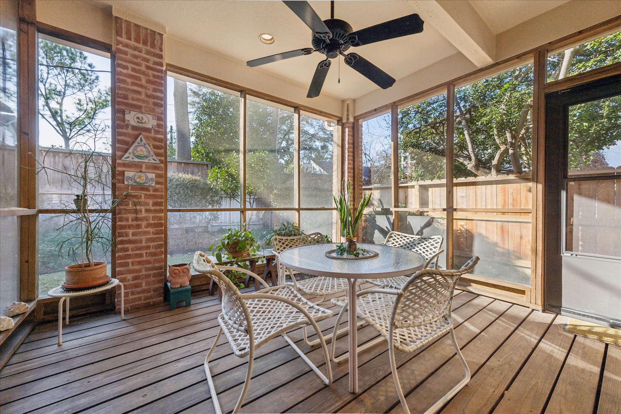 5614 Mercer Street Houston, TX 77005 - Photo 17 of 20 Charming screened in porch for outdoor dining in all seasons!