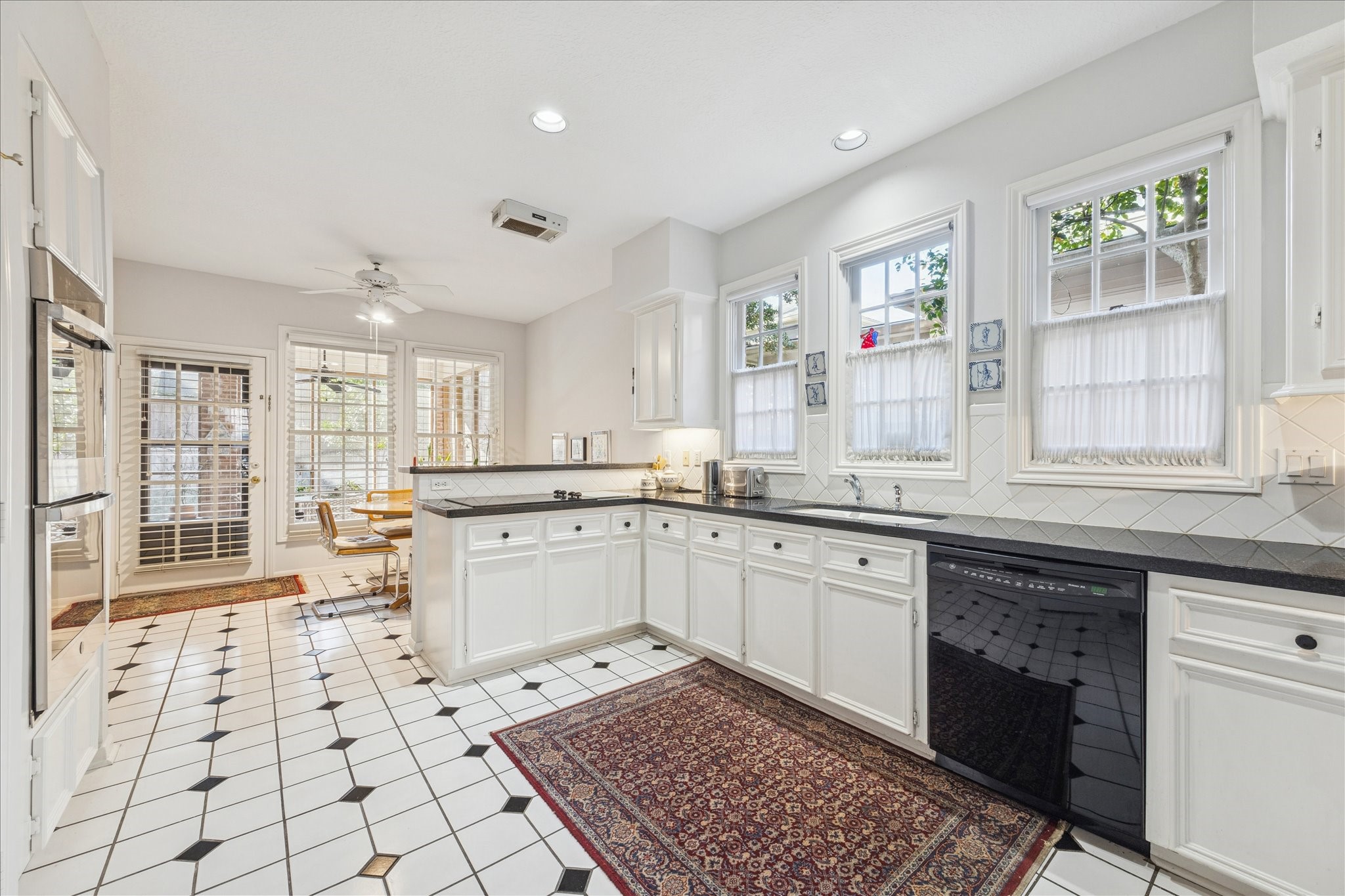 5614 Mercer Street Houston, TX 77005 - Photo 4 of 23