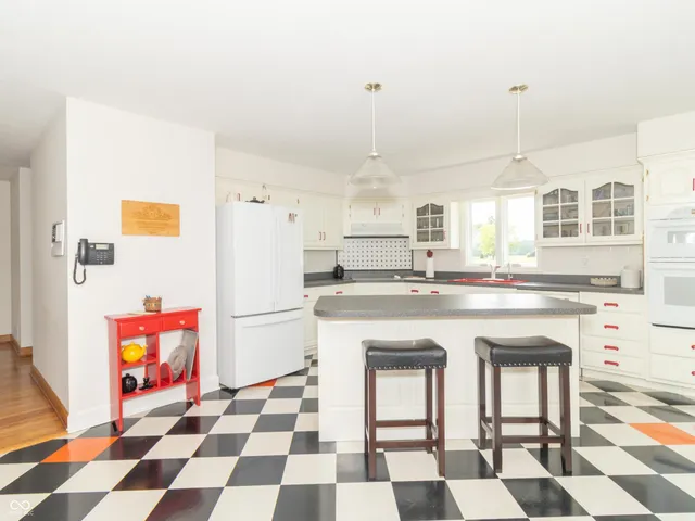 $1,150,000 | 1595 North 400 West, Greenfield, IN 46140