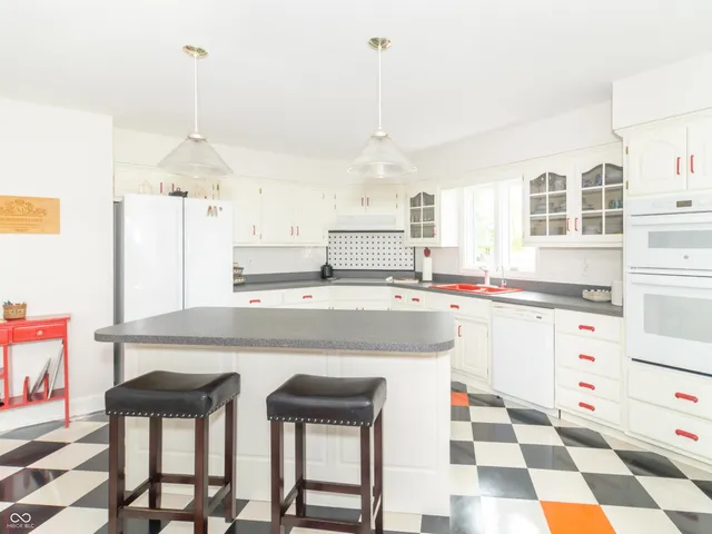 $1,150,000 | 1595 North 400 West, Greenfield, IN 46140