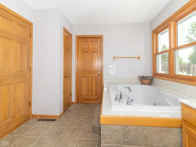 $1,150,000 | 1595 North 400 West, Greenfield, IN 46140