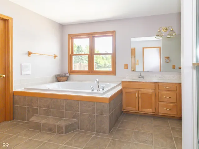 $1,150,000 | 1595 North 400 West, Greenfield, IN 46140