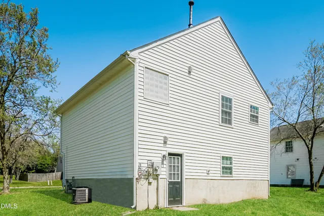 a view of a house with a yard and garage