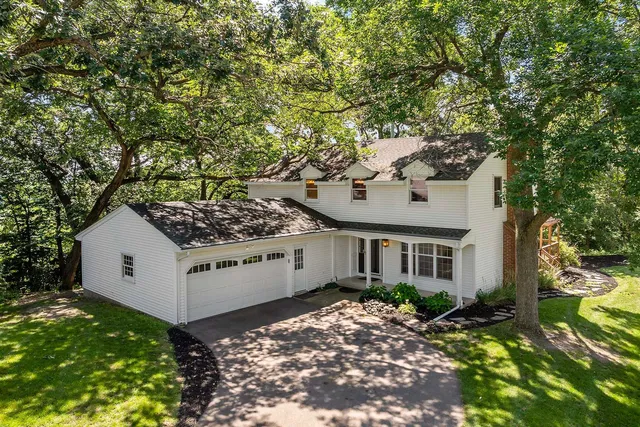 $660,000 | 10325 10th Ave Circle South, Bloomington, MN 55420